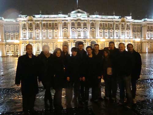 CampusBridge mit einer Gruppe Studenten in Sankt Petersburg. Hier vor der Erimitage, die ein unbedingtes Muss beim Besuch der wunderschönen Stadt ist. 